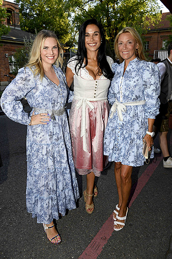 Alessandra Geissel (Outfit : Alpenherz), Ella Kamps (Dirndl : Alpenherz), Simone Ballack (Outfit : Alpenherz)  @ 11 Jahre Alpenherz im Atlantik Fisch in München am 14.07.2022 ©Foto: AGENCY PEOPLE IMAGE (c) Michael Tinnefeld